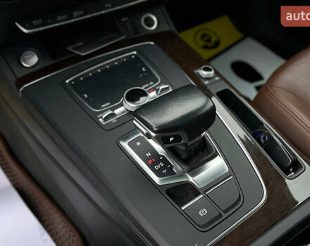 Черный Ауди Ку 5, объемом двигателя 1.98 л и пробегом 160 тыс. км за 26100 $, фото 17 на Automoto.ua