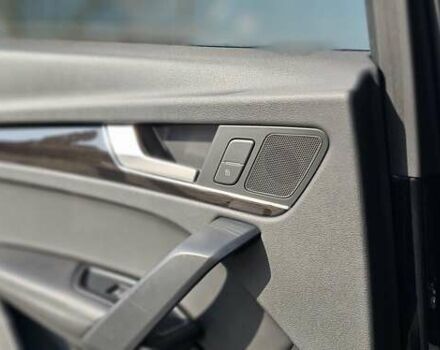 Черный Ауди Ку 5, объемом двигателя 1.98 л и пробегом 75 тыс. км за 32000 $, фото 7 на Automoto.ua