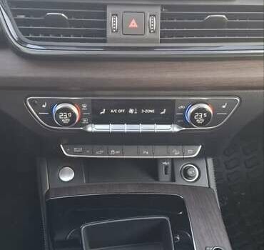 Черный Ауди Ку 5, объемом двигателя 1.98 л и пробегом 42 тыс. км за 41000 $, фото 14 на Automoto.ua