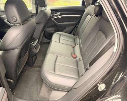 Чорний Ауді Ку 5, об'ємом двигуна 0 л та пробігом 93 тис. км за 32000 $, фото 8 на Automoto.ua