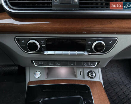 Черный Ауди Ку 5, объемом двигателя 1.98 л и пробегом 61 тыс. км за 37300 $, фото 53 на Automoto.ua