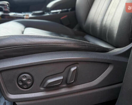 Черный Ауди Ку 5, объемом двигателя 1.98 л и пробегом 127 тыс. км за 30000 $, фото 7 на Automoto.ua