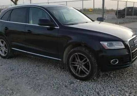 Черный Ауди Ку 5, объемом двигателя 2 л и пробегом 349 тыс. км за 12000 $, фото 1 на Automoto.ua