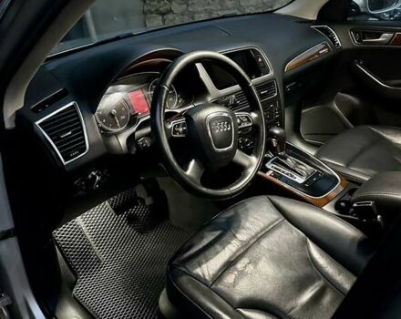 Сірий Ауді Ку 5, об'ємом двигуна 2 л та пробігом 304 тис. км за 9000 $, фото 4 на Automoto.ua