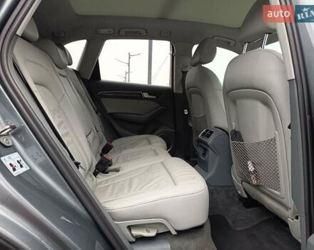 Сірий Ауді Ку 5, об'ємом двигуна 2 л та пробігом 260 тис. км за 13999 $, фото 24 на Automoto.ua