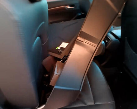 Сірий Ауді Ку 5, об'ємом двигуна 2 л та пробігом 242 тис. км за 9600 $, фото 17 на Automoto.ua