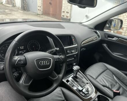 Сірий Ауді Ку 5, об'ємом двигуна 2 л та пробігом 200 тис. км за 13600 $, фото 9 на Automoto.ua