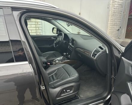 Сірий Ауді Ку 5, об'ємом двигуна 2 л та пробігом 200 тис. км за 13600 $, фото 2 на Automoto.ua