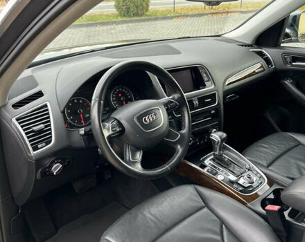 Сірий Ауді Ку 5, об'ємом двигуна 2 л та пробігом 220 тис. км за 15000 $, фото 68 на Automoto.ua