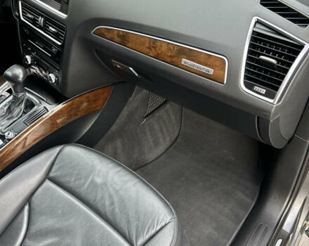 Сірий Ауді Ку 5, об'ємом двигуна 2 л та пробігом 220 тис. км за 15000 $, фото 79 на Automoto.ua