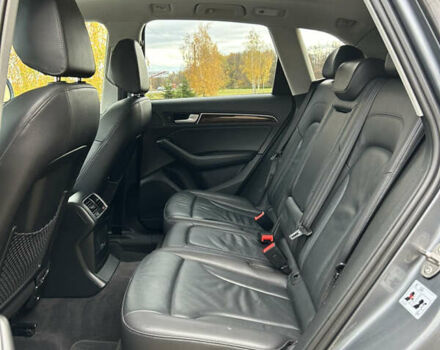 Сірий Ауді Ку 5, об'ємом двигуна 2 л та пробігом 220 тис. км за 15000 $, фото 87 на Automoto.ua