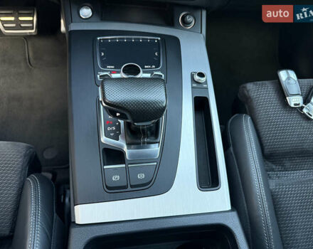 Серый Ауди Ку 5, объемом двигателя 1.97 л и пробегом 235 тыс. км за 32600 $, фото 56 на Automoto.ua