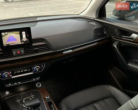 Серый Ауди Ку 5, объемом двигателя 1.98 л и пробегом 147 тыс. км за 20200 $, фото 24 на Automoto.ua