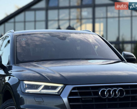 Серый Ауди Ку 5, объемом двигателя 1.97 л и пробегом 235 тыс. км за 32600 $, фото 28 на Automoto.ua