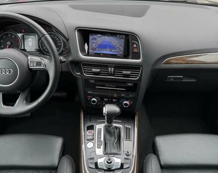 Сірий Ауді Ку 5, об'ємом двигуна 2 л та пробігом 139 тис. км за 16999 $, фото 26 на Automoto.ua