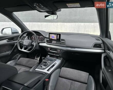 Серый Ауди Ку 5, объемом двигателя 1.97 л и пробегом 165 тыс. км за 34500 $, фото 2 на Automoto.ua