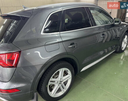 Серый Ауди Ку 5, объемом двигателя 1.97 л и пробегом 131 тыс. км за 35000 $, фото 5 на Automoto.ua