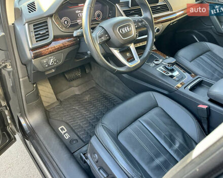 Серый Ауди Ку 5, объемом двигателя 1.98 л и пробегом 110 тыс. км за 25000 $, фото 35 на Automoto.ua