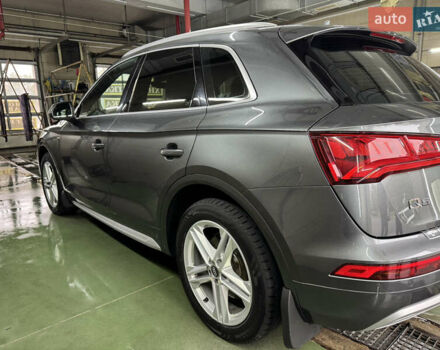 Серый Ауди Ку 5, объемом двигателя 1.97 л и пробегом 131 тыс. км за 35000 $, фото 7 на Automoto.ua