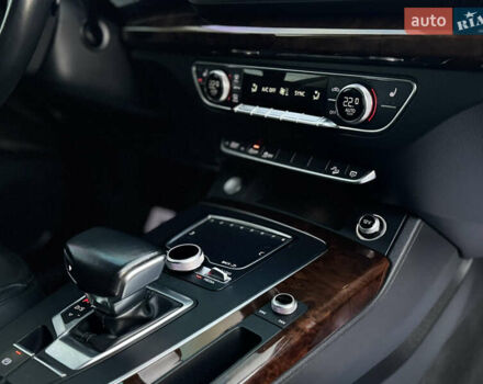 Серый Ауди Ку 5, объемом двигателя 1.98 л и пробегом 169 тыс. км за 25300 $, фото 52 на Automoto.ua