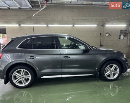 Серый Ауди Ку 5, объемом двигателя 1.97 л и пробегом 131 тыс. км за 35000 $, фото 2 на Automoto.ua