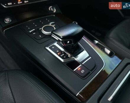 Сірий Ауді Ку 5, об'ємом двигуна 2 л та пробігом 160 тис. км за 21400 $, фото 23 на Automoto.ua