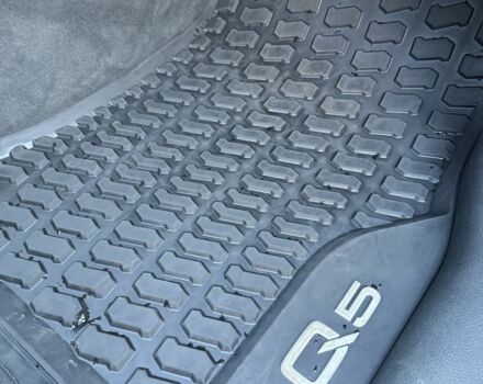 Сірий Ауді Ку 5, об'ємом двигуна 2 л та пробігом 143 тис. км за 23500 $, фото 18 на Automoto.ua