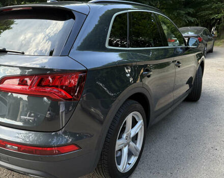 Серый Ауди Ку 5, объемом двигателя 1.97 л и пробегом 108 тыс. км за 36200 $, фото 5 на Automoto.ua