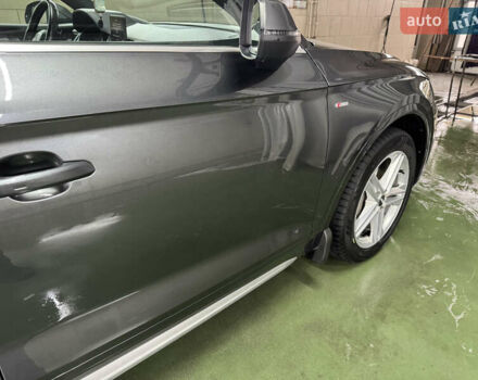 Серый Ауди Ку 5, объемом двигателя 1.97 л и пробегом 131 тыс. км за 35000 $, фото 3 на Automoto.ua