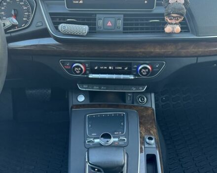 Сірий Ауді Ку 5, об'ємом двигуна 2 л та пробігом 143 тис. км за 23500 $, фото 10 на Automoto.ua