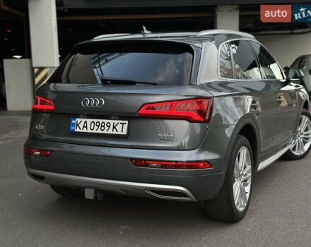 Сірий Ауді Ку 5, об'ємом двигуна 2 л та пробігом 99 тис. км за 27300 $, фото 6 на Automoto.ua