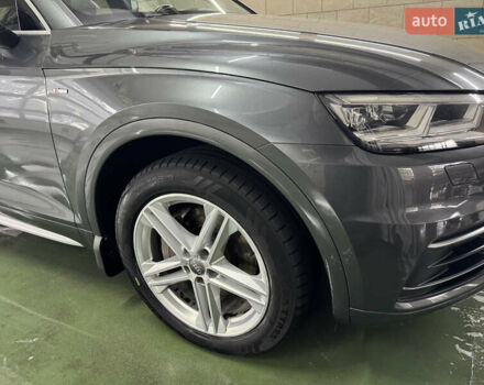 Серый Ауди Ку 5, объемом двигателя 1.97 л и пробегом 131 тыс. км за 35000 $, фото 1 на Automoto.ua