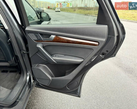 Сірий Ауді Ку 5, об'ємом двигуна 2 л та пробігом 136 тис. км за 24999 $, фото 52 на Automoto.ua