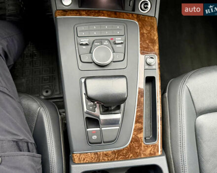 Сірий Ауді Ку 5, об'ємом двигуна 2 л та пробігом 136 тис. км за 24999 $, фото 36 на Automoto.ua