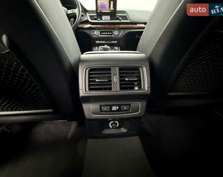 Сірий Ауді Ку 5, об'ємом двигуна 2 л та пробігом 136 тис. км за 24999 $, фото 46 на Automoto.ua