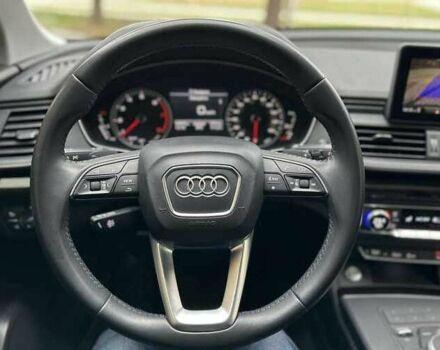 Сірий Ауді Ку 5, об'ємом двигуна 2 л та пробігом 80 тис. км за 19400 $, фото 9 на Automoto.ua