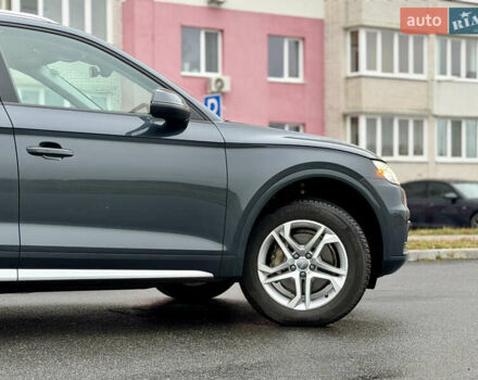 Сірий Ауді Ку 5, об'ємом двигуна 2 л та пробігом 136 тис. км за 24999 $, фото 22 на Automoto.ua