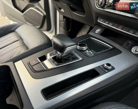 Сірий Ауді Ку 5, об'ємом двигуна 1.98 л та пробігом 129 тис. км за 25000 $, фото 28 на Automoto.ua