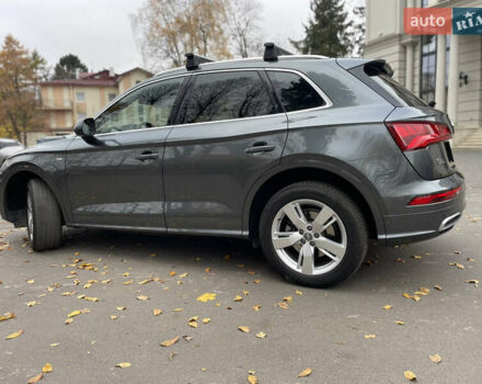 Серый Ауди Ку 5, объемом двигателя 1.97 л и пробегом 125 тыс. км за 35000 $, фото 2 на Automoto.ua