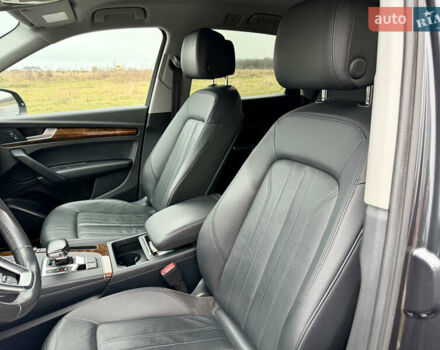 Сірий Ауді Ку 5, об'ємом двигуна 2 л та пробігом 136 тис. км за 24999 $, фото 33 на Automoto.ua