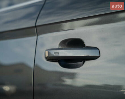 Серый Ауди Ку 5, объемом двигателя 1.98 л и пробегом 127 тыс. км за 27500 $, фото 15 на Automoto.ua