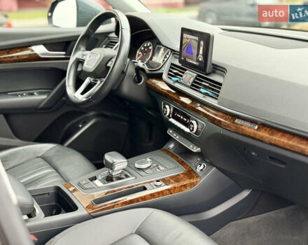 Сірий Ауді Ку 5, об'ємом двигуна 2 л та пробігом 136 тис. км за 24999 $, фото 54 на Automoto.ua