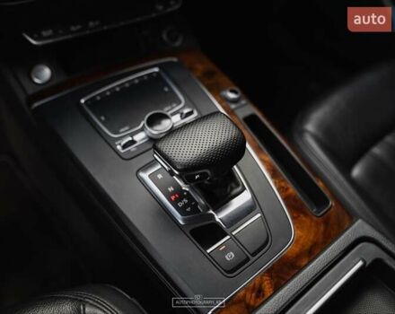 Серый Ауди Ку 5, объемом двигателя 2 л и пробегом 199 тыс. км за 29999 $, фото 45 на Automoto.ua