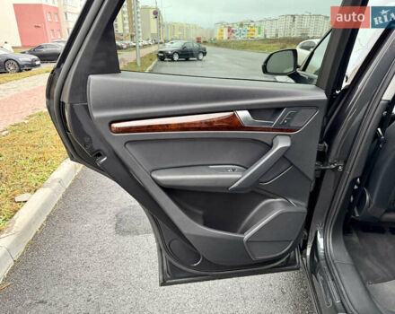 Сірий Ауді Ку 5, об'ємом двигуна 2 л та пробігом 136 тис. км за 24999 $, фото 57 на Automoto.ua