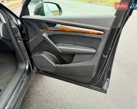 Сірий Ауді Ку 5, об'ємом двигуна 2 л та пробігом 136 тис. км за 24999 $, фото 51 на Automoto.ua