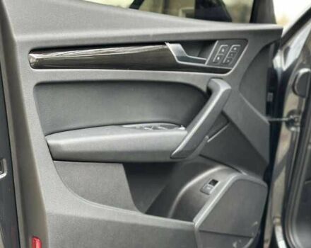 Сірий Ауді Ку 5, об'ємом двигуна 2 л та пробігом 80 тис. км за 19400 $, фото 6 на Automoto.ua