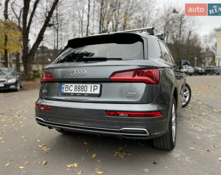 Серый Ауди Ку 5, объемом двигателя 1.97 л и пробегом 125 тыс. км за 35000 $, фото 5 на Automoto.ua