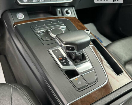 Серый Ауди Ку 5, объемом двигателя 2 л и пробегом 165 тыс. км за 26250 $, фото 29 на Automoto.ua