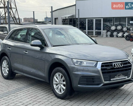 Серый Ауди Ку 5, объемом двигателя 1.97 л и пробегом 204 тыс. км за 28400 $, фото 5 на Automoto.ua