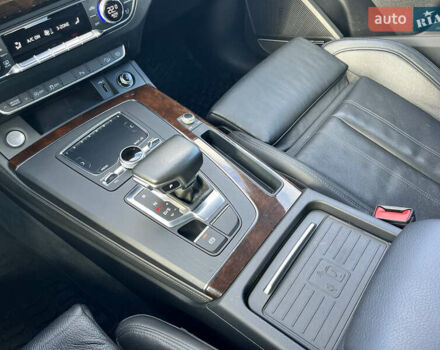 Серый Ауди Ку 5, объемом двигателя 1.98 л и пробегом 85 тыс. км за 27500 $, фото 4 на Automoto.ua